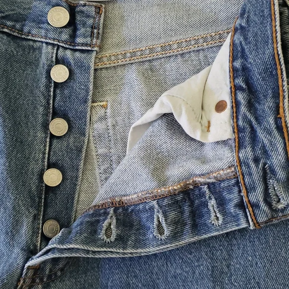 ❤ VINTAGE | 90s Levi's 501 Button Fly Jeans Medium Wash - Picture 4 of 12